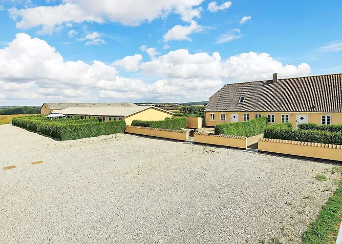 7 Person In Faaborg-by Traum *