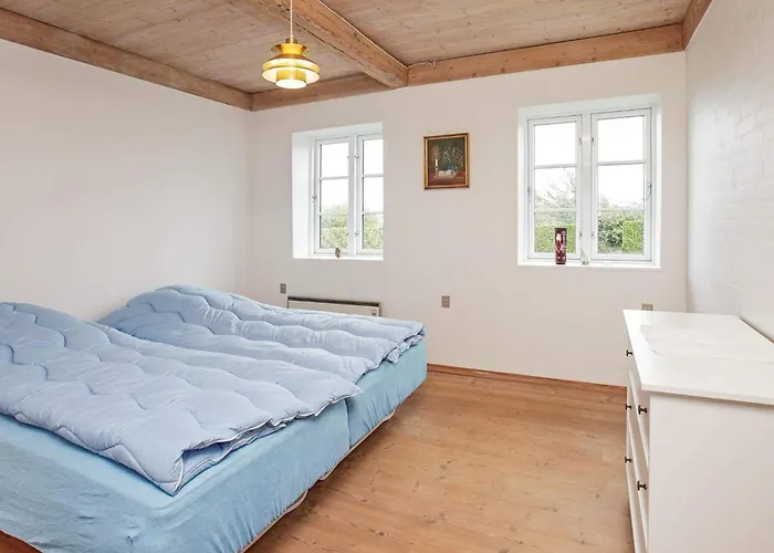 7 Person In Faaborg-by Traum